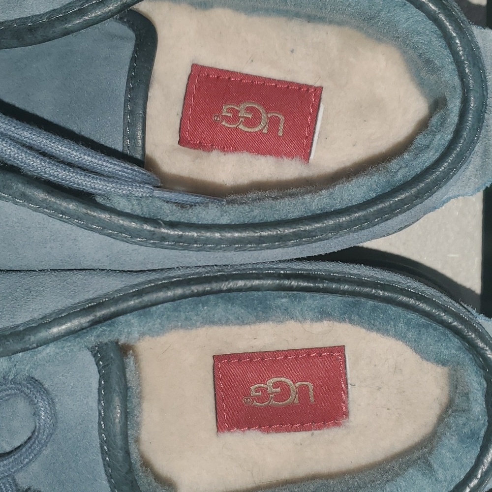 UGG Lace up boots Like new M11 - Picture 5 of 7